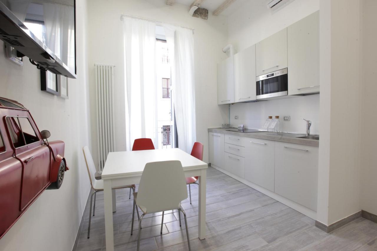 Amazing In Center With Balcony Apartment Mailand